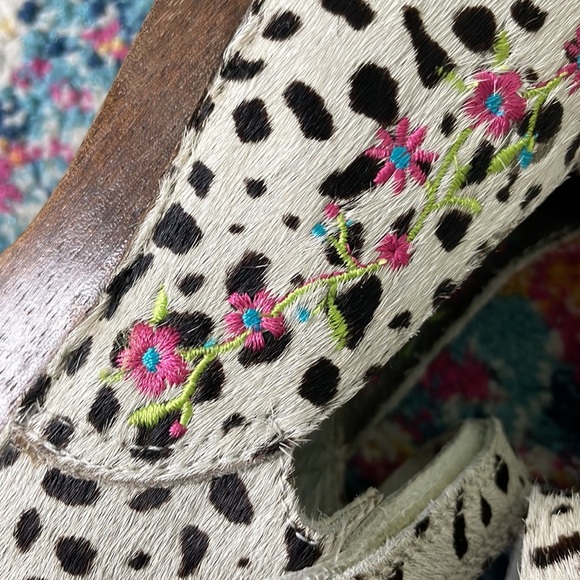Hanna Andersson dotted calf hair embroidered clogs - Picture 8 of 11